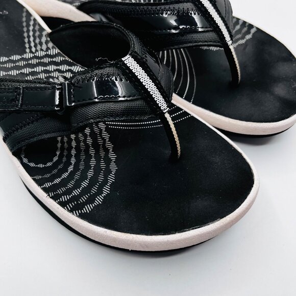SIZE 10 Clarks Cloudsteppers Breeze Sea Black Patent Flip Fllops - Picture 3 of 8